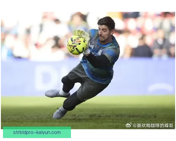 库尔图瓦荣膺FIFA最佳门将，状态持续回暖表现引人瞩目